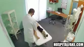 سخيف فاتنة سمراء الساخنة مع نائب الرئيس