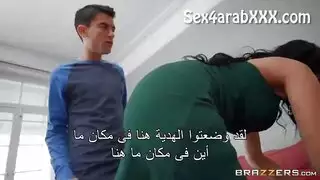 جوردى ينيك أم صديقه فى عيد ميلادها