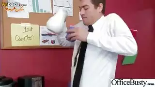 تتناك منزميلها في المكتب