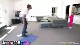 استاذة اليوغا الشرموطة و الفحل الممحون افلام سكس مترجم