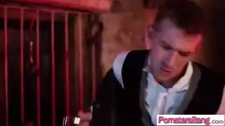 أنا في حاجة إلى يد على قضيبي