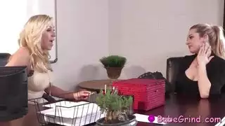 شقي شقراء فاتنة يعطي رئيس ويبتلع نائب الرئيس