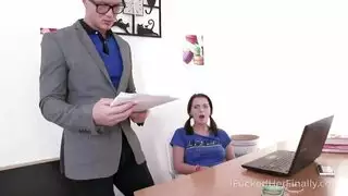 التفت مؤخرته لمسها بيده