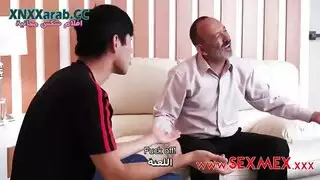 الخالة المثيرة تمشي وهي نائمة سكس خالات مترجم