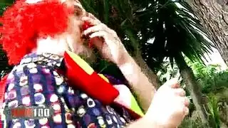 ولد ينيك صديقات اخته