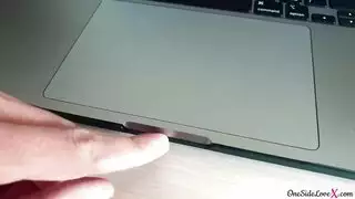 فاتنة يجلس مع بوسها حتى تلقي صاحب الديك