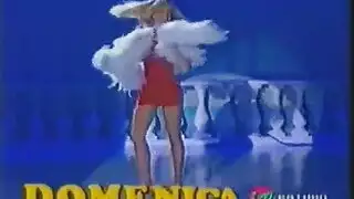 سيمونا راي في الأحذية ذات الكعب العالي