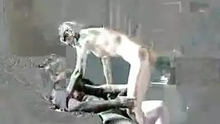 أشقر رائع مارس الجنس على طاولة بوف.