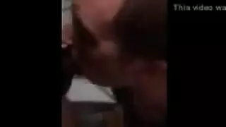صبي أبيض مص روده الأبيض الصلب