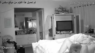 يداعب كس حبيبتة و ينكحها و تصورة الكاميرات