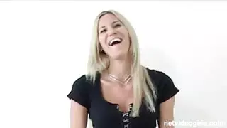 لقد جاءت مع حمولة كاملة من فطيرة الكريمة، في الوقت المناسب