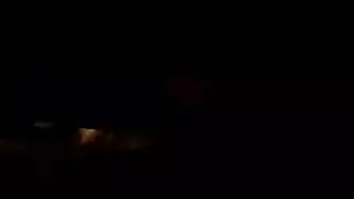 يصرخ الهواة وهي تحصل على سرج