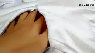 مثير امرأة سمراء لون تايلور مارس الجنس من الخلف.
