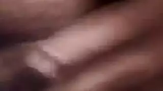 ناضجة المراهقين بالإصبع في الهواء الطلق