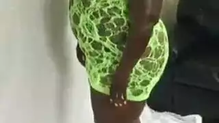 مراهق الشوكولاته مثير ينتشر لها انتزاع كس أقرن