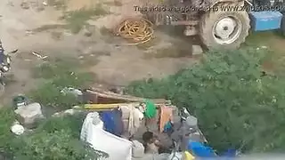فتاة شقراء بدون بنطلون