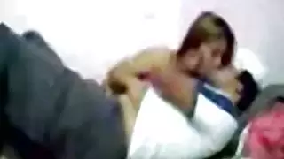 يُقبض على طالب جامعي أقرن يمارس الجنس مع والديه
