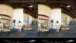امرأة سمراء وشم مفلس يحصل إغراء ومزق.