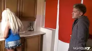مفلس والأزرق عاهرة مص عاهرة على الرجل