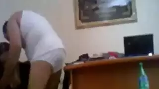 سكس مصري مكتب و شاب يحضر شرموطة جميلة لينيكها
