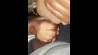 تمص زب مغربي اسمر واقف و لذيذ و تخرج منه العسل