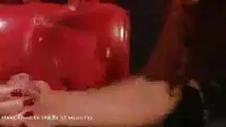امرأة سمراء ناضجة جمال تجريد وامتصاص
