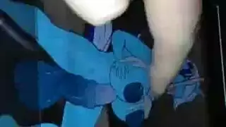المهر الآسيوي المتعرج مسمر من قبل المتأنق المنزل وحده.