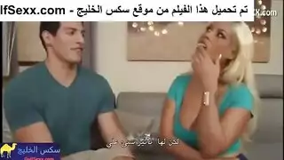 مطلقة تغري حبيب بنتها و تتناك منة في كسها الهايج