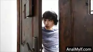 تطلب منا أن نمارس الجنس كل يوم لأنه لطيف