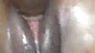 الأبنوس الجمال حافة حافة عارية على السرير