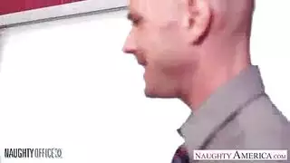 سكس اجنبي ساخن لحس كس عنيف حتى البكاء فديو