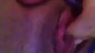 أصابع مراهقة في مدربها أثناء الحصول على Titjob من والدها خطوة القرنية