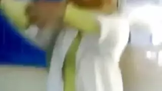 بنت مدرسه التجاره