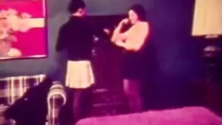 طفلان حلوان في الجوارب يحصلان على حمارهما