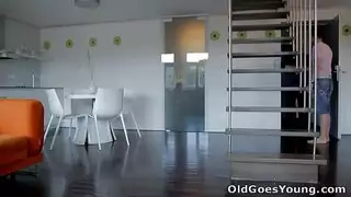 بنت جميله جدا مع حبيبها وأبوه