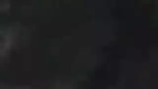 فتاة مفلس يحصل بوسها حفر في الفناء الخلفي.