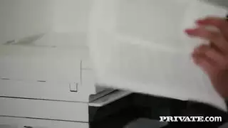 تغش زوجها مع امرأة لديها أوهام جنسية في رأسها