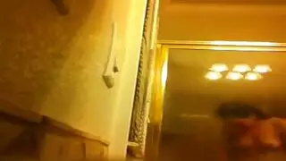 شاهد سكرتير خنثى بينما كانت لها شهودا ذهبية.