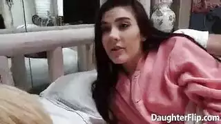 الاباء يتبادلون بناتهم من اجل النيك