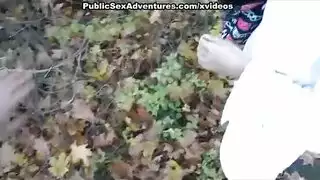 الشقراء تخلع ملابسها وتضرب نفسها