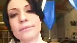 تلميذة جميلة يعطي الرأس ويحصل مارس الجنس.