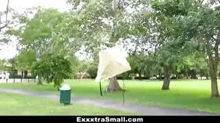 كبير الثدي الطبيعية الأبنوس وقحة تمتص الديك الأبيض