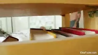 انه يخترق مهبله جيدا ويقذف كل الحيوانات المنوية