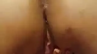 الكمال قرنية يستمني مع لعبها.