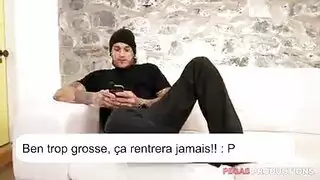 كانت المرأة أحمر الشعر قوية جدا