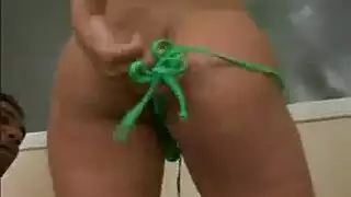 نيك أكبر مؤخرة وكس سمينات