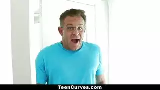 لديه كل ما يحتاجه عندما تعطيه قضيبه