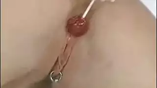 شقراء وقحة مص بواسطة النافذة وفرك كس لها