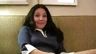 هزات هزات متعددة لهذا فاتنة مفلس.