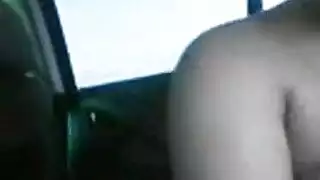 فتاة ليبية عارية في السيارة تمارس السكس مع حبيبها